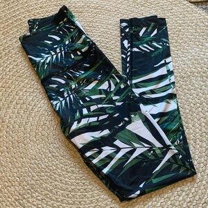 Beyond Yoga Green Leaf Print Leggings